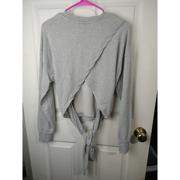 Athleta Woman M Yoga Back Toe Grey Sweatshirt LS Activewear Workout Gym - Picture 12 of 12